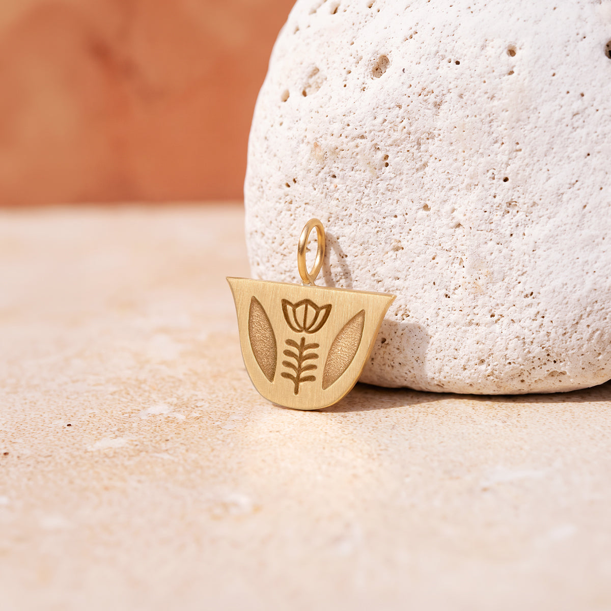 Engraved Finjen Arabi Pendant