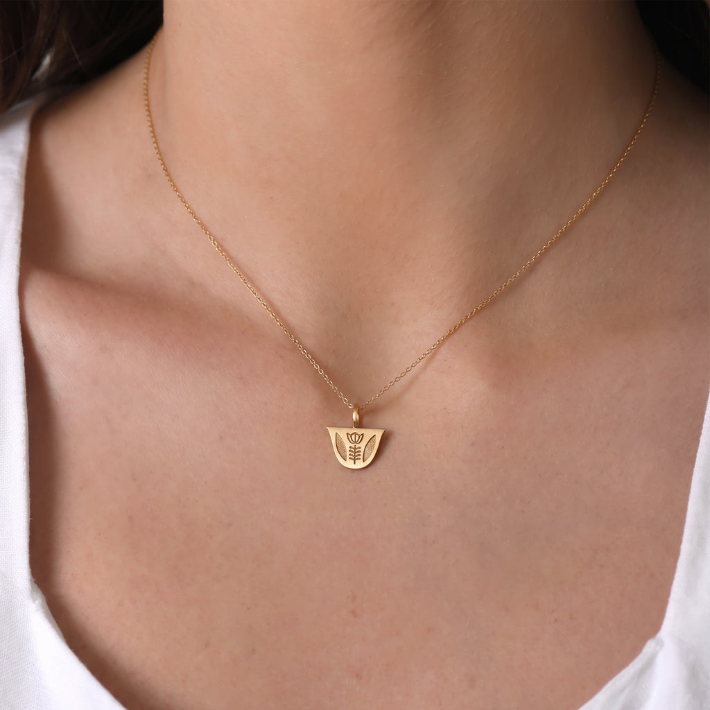 Engraved Finjen Arabi Pendant