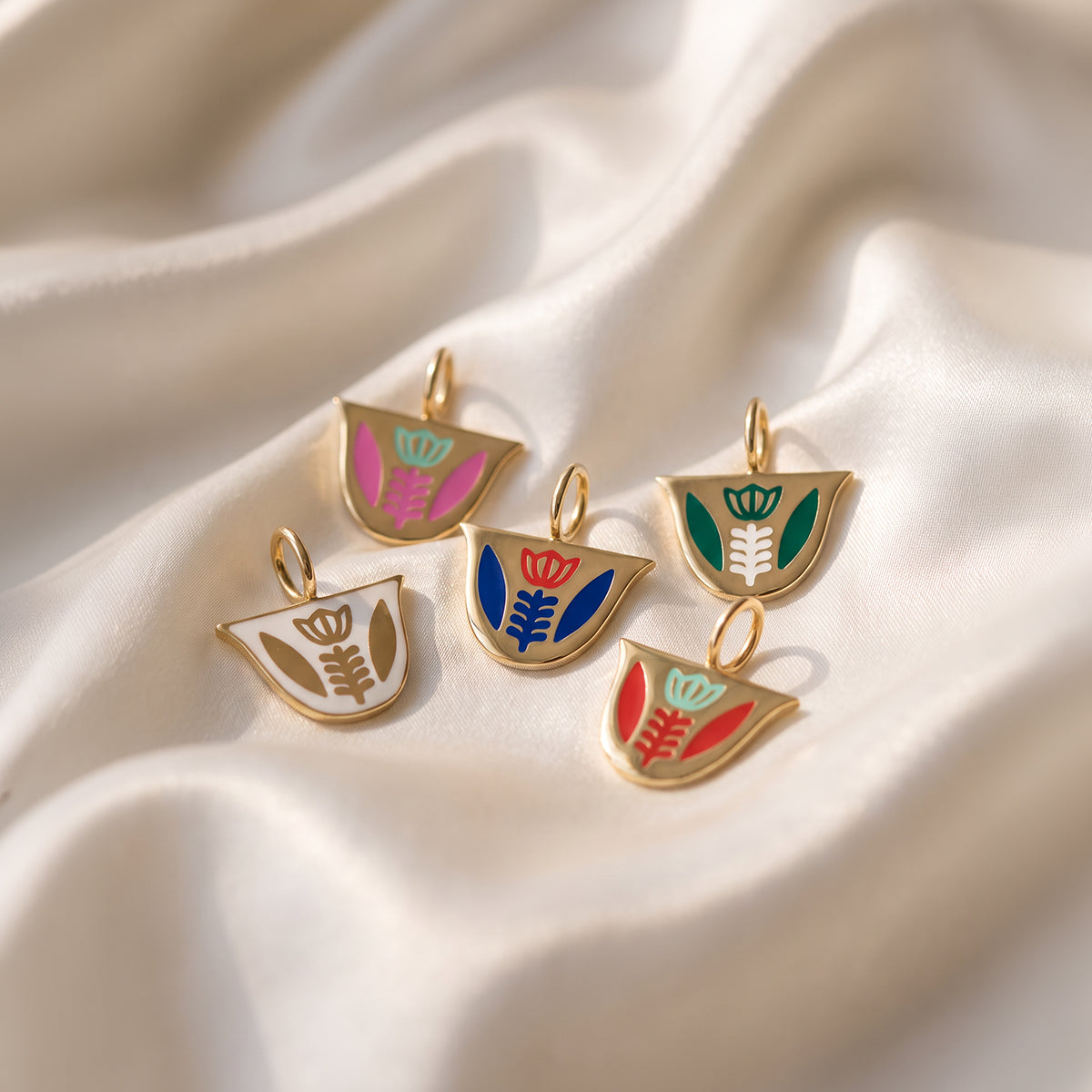 Finjen Arabi Enamel Pendant