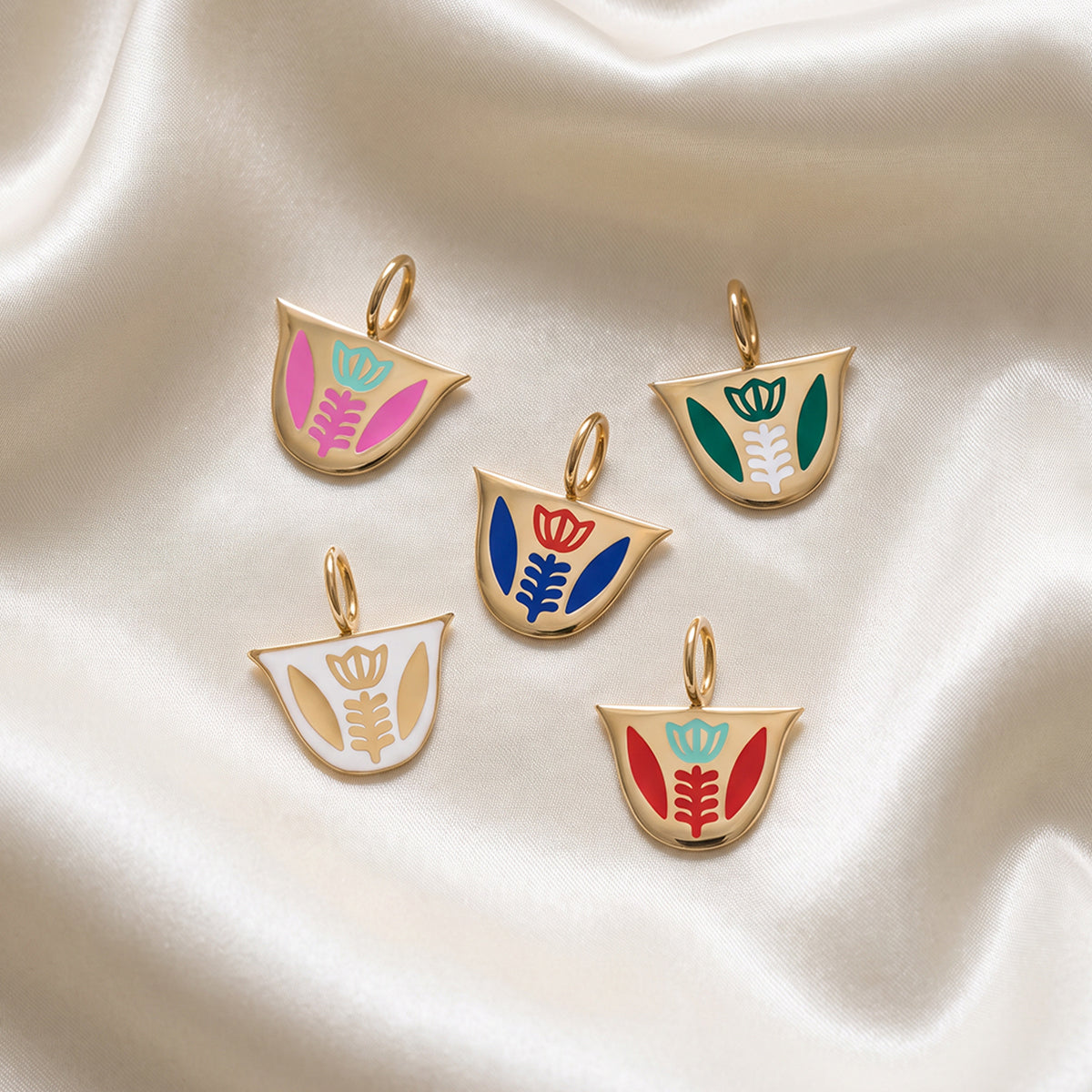 Finjen Arabi Enamel Pendant