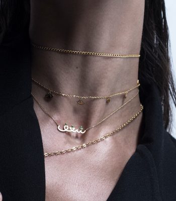 4 layered necklaces on the model's neck